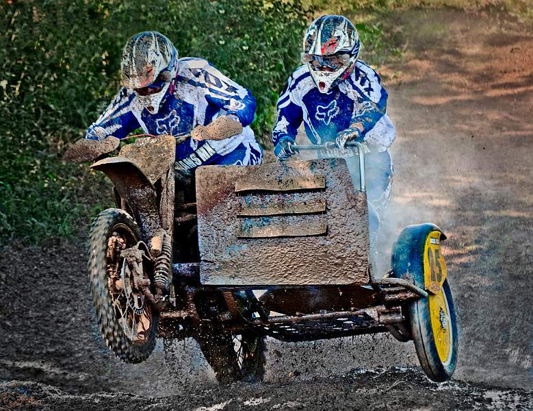 10-i04.jpg - Sidecar Scramble