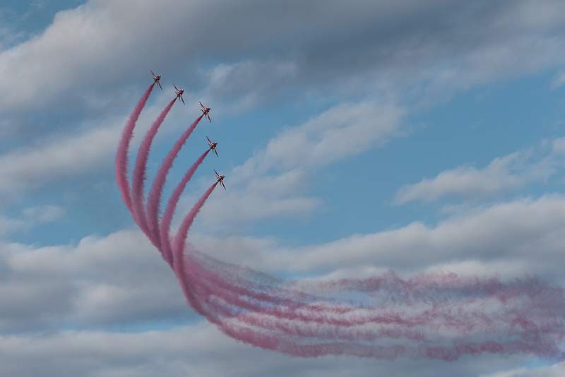 i0802.jpg - Red Arrows 2