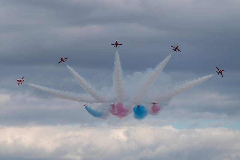 i0803.jpg - Red Arrows 3