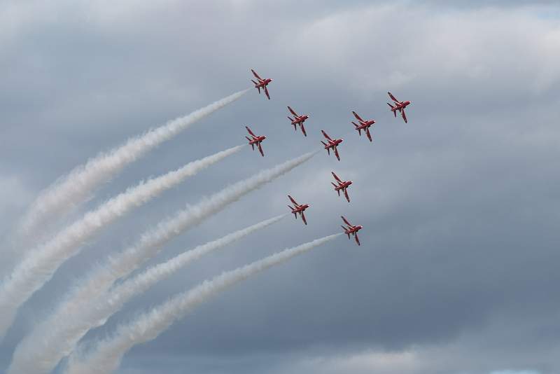 i0804.jpg - Red Arrows 4
