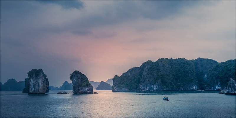 Halong Bay_Russell Hynard_set.i01.jpg - Commended - Halong Bay - Russell Hynard