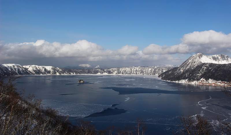 Lynda Robinson Frozen Lake Mashu.jpg - Highly Commended - Frozen lake Mashu - Lynda Robinson LRPS
