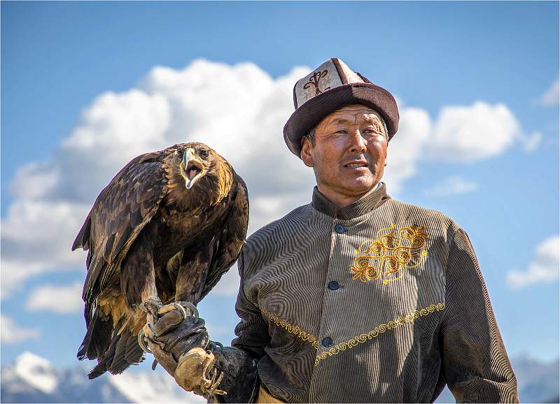 i1105.jpg - Kyrgyz eagle hunteri