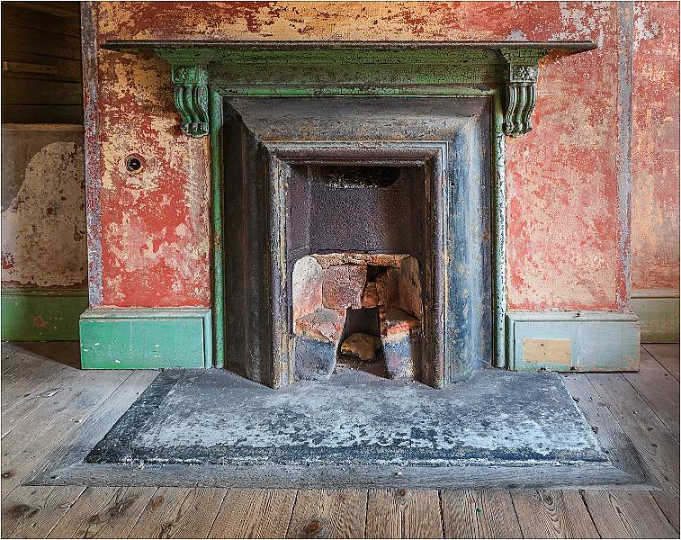 i20 a.jpg - Officer Quarter Fireplace No 1 - Landguard Fort