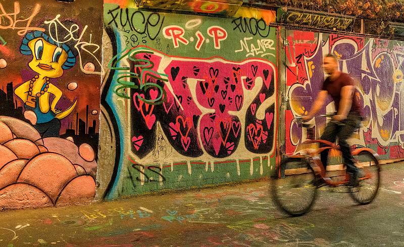 Lambeth Way_Stephen Harper_Grafitti_Set.jpg - Grafitti_Set