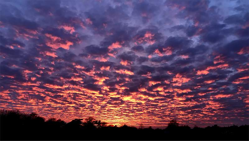 Sunset tinged clouds_Nigel Jackson_set.jpg - Clouds - intermediate Set