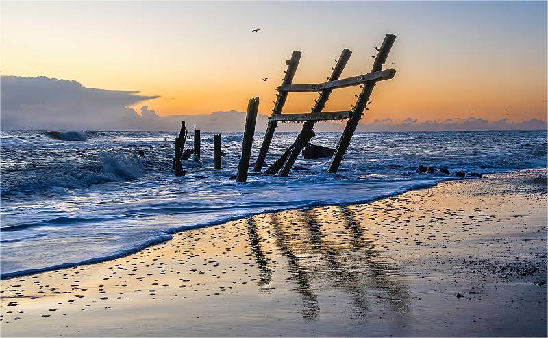 The Shoreline_Julie Browne_Set.jpg - Set