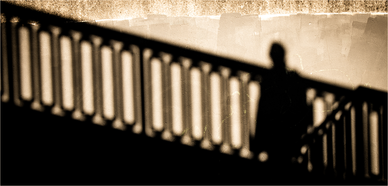 Wall shadow_Ian Lipman_set.jpg - Set