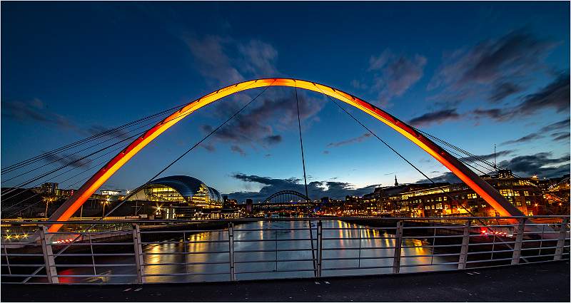05.08 Gateshead Bridge.jpg
