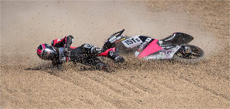 Clarke Cup_Coming off on Paddocks Hill Bend _Roger Hance FRPS.jpg - IDPS Digital 2023