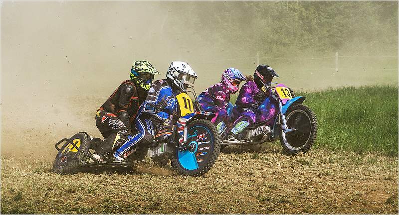 Gosbec Grasstack - side car race.jpg