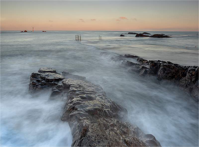 Bude Outdoor swimming Pool - High Tide.jpg - Open Colour